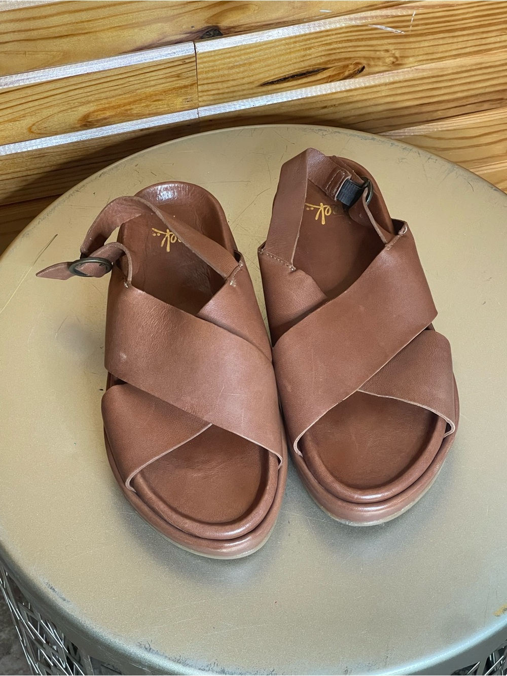 beek Gull Crisscross Platform Sandals SZ 7
